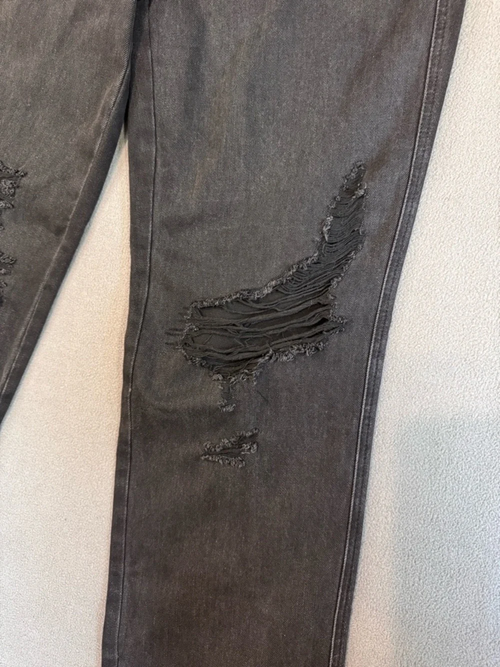 Judy Blue Charcoal Black Denim Distressed 90’s Straight Jeans, size 29 - Picture 7 of 16